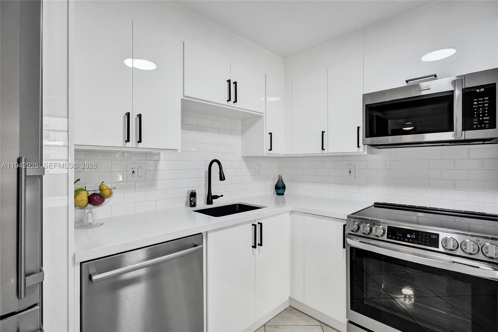 PLAZA TOWERS SOUTH CONDO - Residential