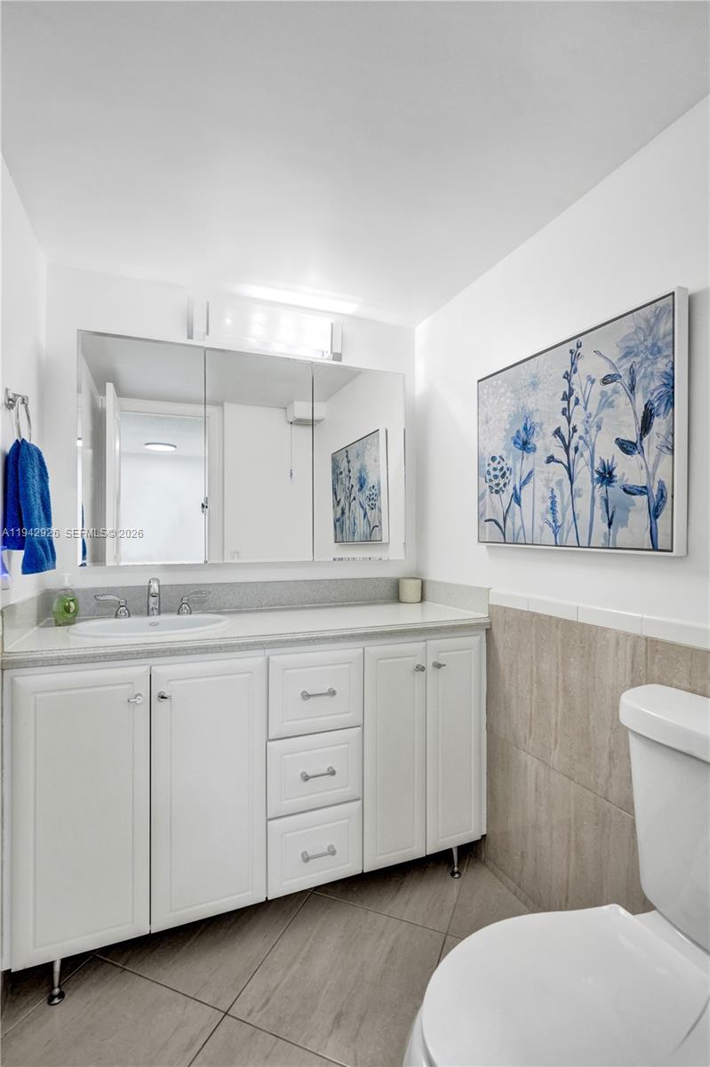 PLAZA TOWERS SOUTH CONDO - Residential