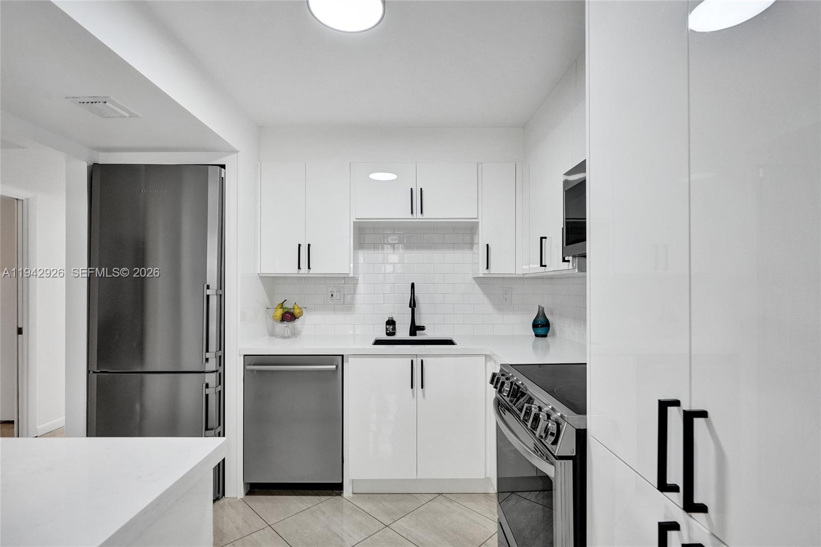 PLAZA TOWERS SOUTH CONDO - Residential