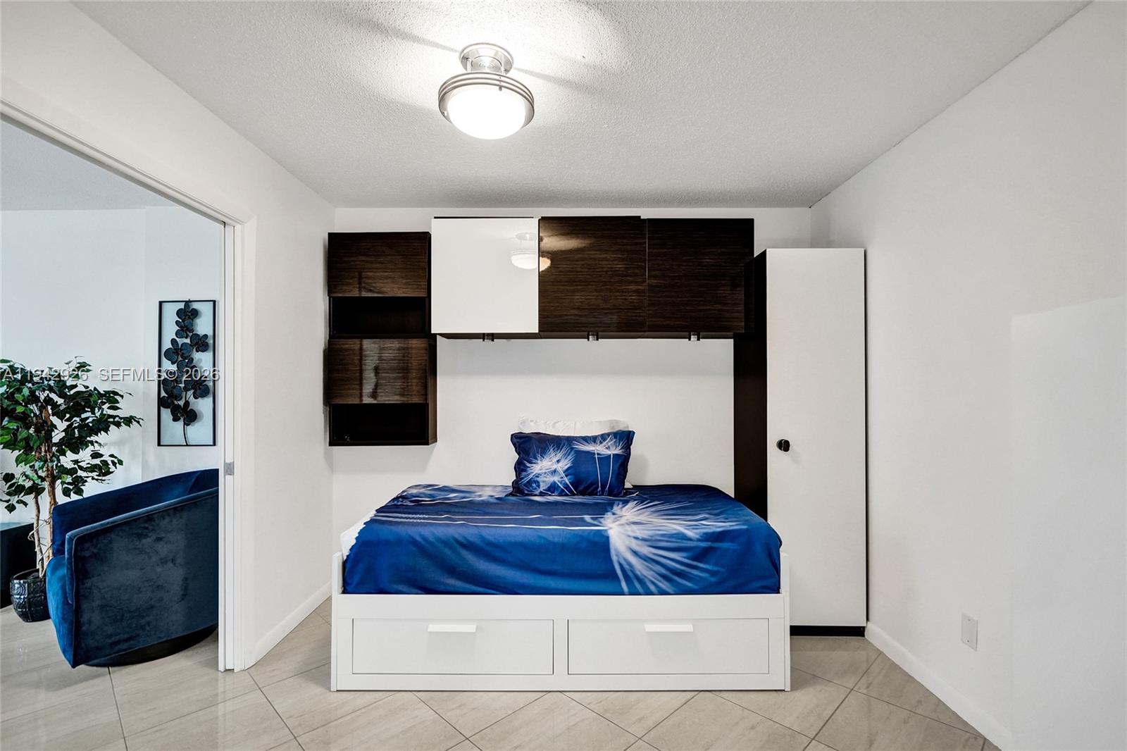 PLAZA TOWERS SOUTH CONDO - Residential