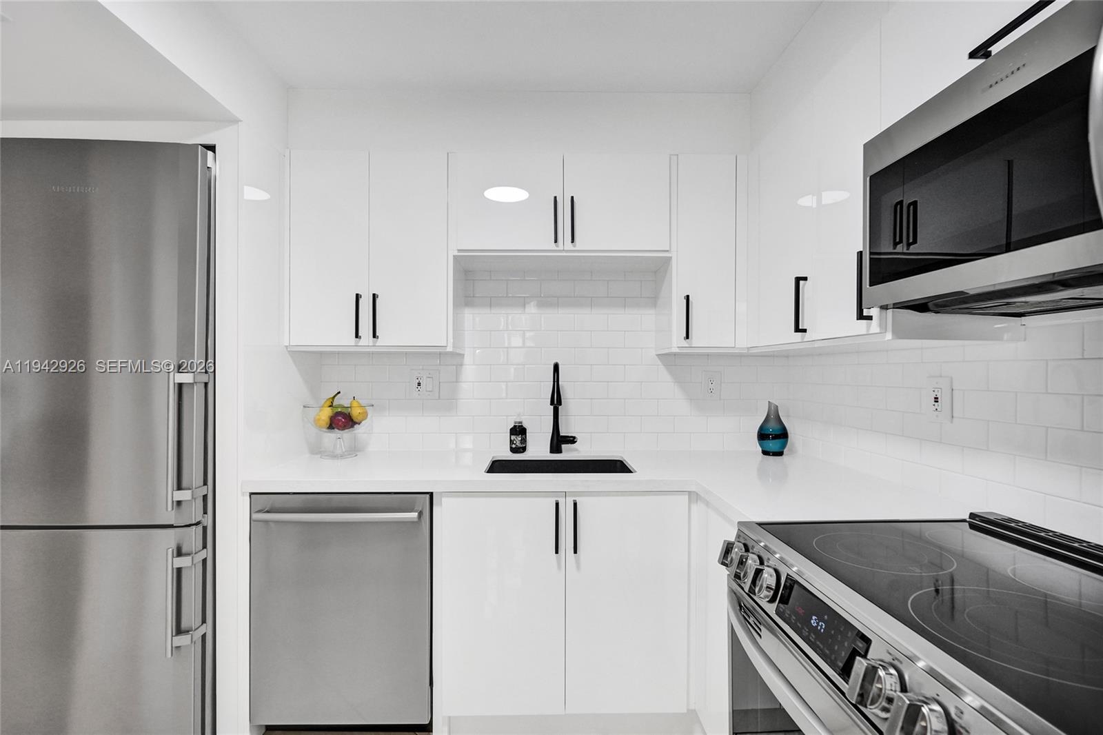 PLAZA TOWERS SOUTH CONDO - Residential