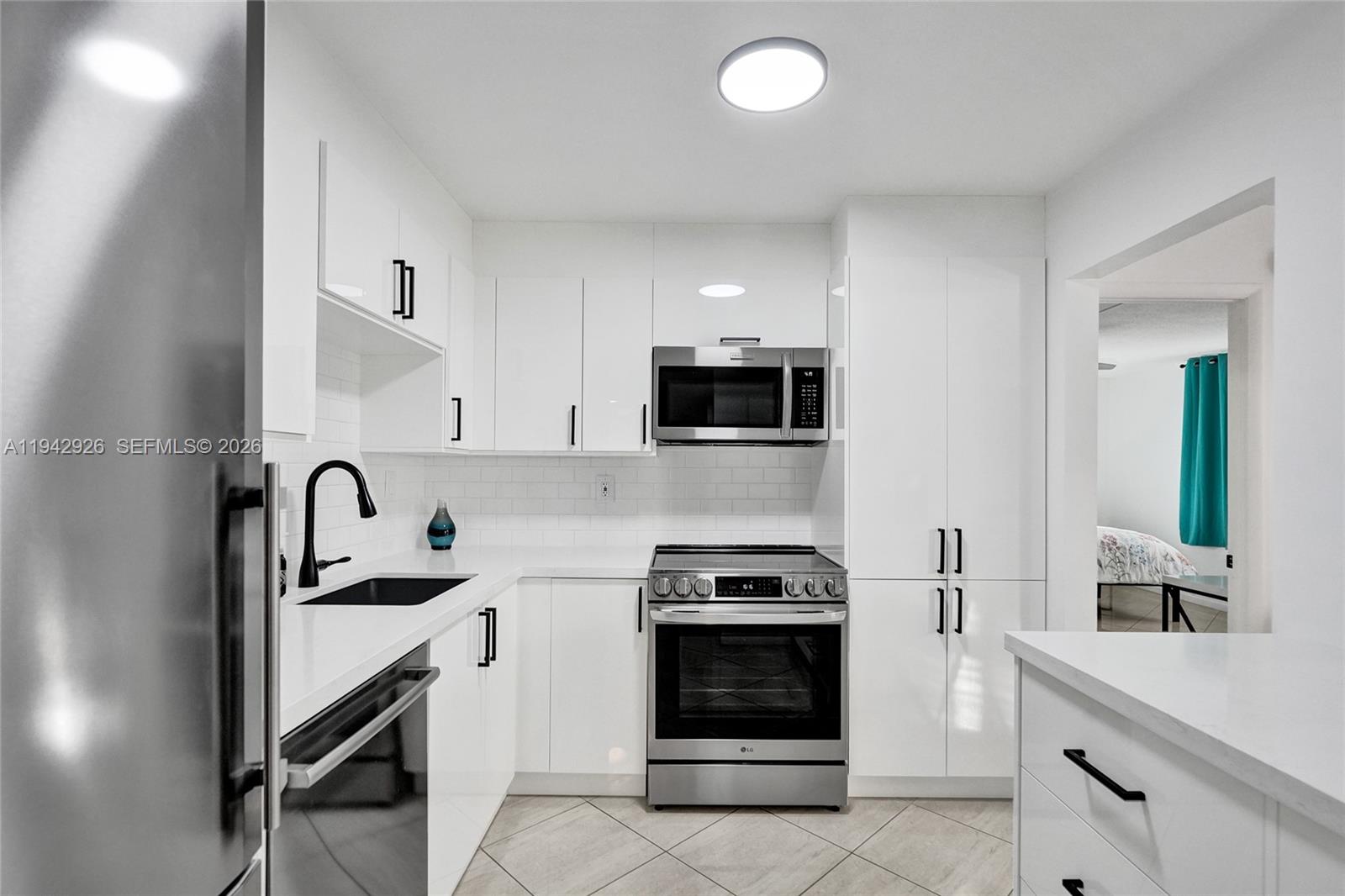 PLAZA TOWERS SOUTH CONDO - Residential