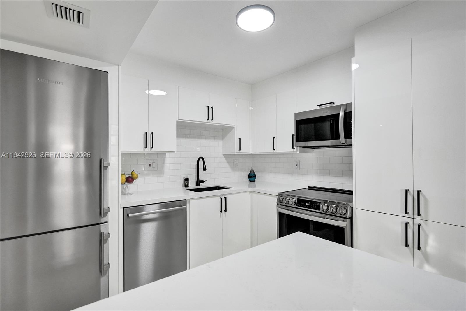 PLAZA TOWERS SOUTH CONDO - Residential