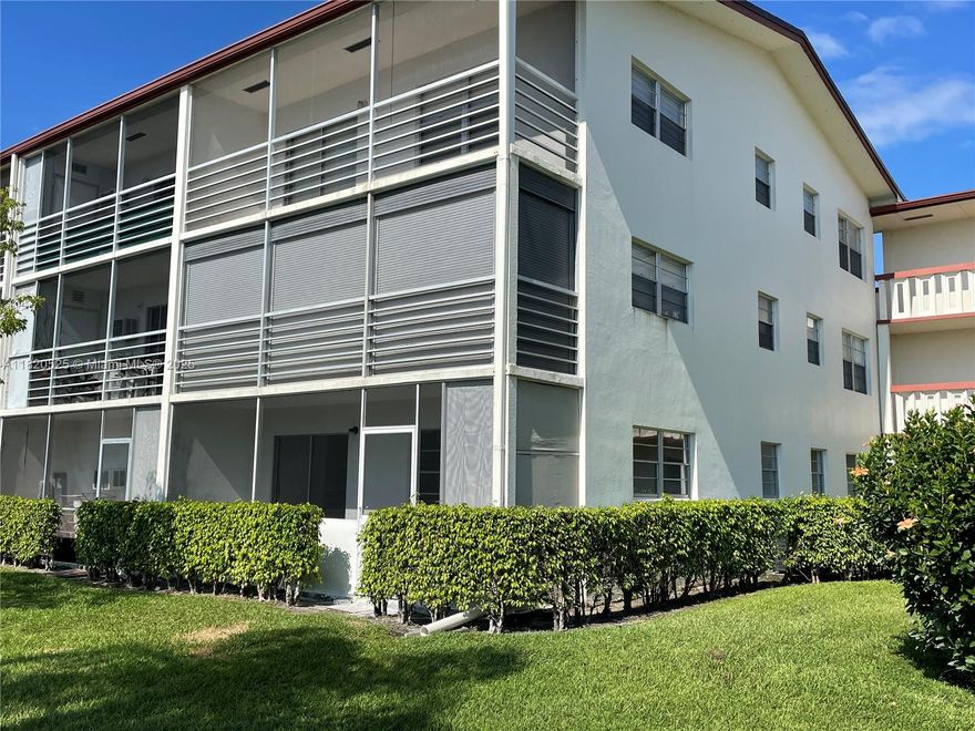 FULLY REMODELED CORNER CONDO 2 BEDS, 1.5 BATHS IN CENTURY VILLAGE WEST @ BOCA RATON, SENIOR COMMUNITY (AT LEAST ONE OCCUPANT MUST BE 55+, ALL OTHER OCCUPANTS OVER 18+) GROUND FLOOR, BE THE FIRST TO LIVE IN THIS UNIT AFTER RENOVATIONS, NEW KITCHEN CABINETS, NEW SS APPLIANCES, QUARTZ COUNTERTOP, OPEN CONCEPT, NEW TILE TROUGHTOUT, MODERN BASEBOARDS, BRAND NEW HIGHT EFFICIENCY  HVAC SYSTEM, MAIN BATHROOM REMODELED  PLUS HALF BATHROOM FOR GUEST, SCREENED PORCH WITH STORAGE, LOT OF NATURAL LIGHT, ASSIGNED PARKING WITH LOT OF GUEST PARKING, LAUNDRY FACILITIES IN THE SAME FLOOR, COMMUNITY CLUB HOUSE WITH POOL, GYM, BUS TRANSPORTATION, GREAT LOCATION, CLOSE TO MAJOR HIGHWAYS, LOTS OF SHOPPINGS AND RESTAURANTS NEARBY THIS GEM IS WAITING FOR A NEW TENANT, HURRY WILL NO LAST, DEFINITIVELY A MUST SEE!!