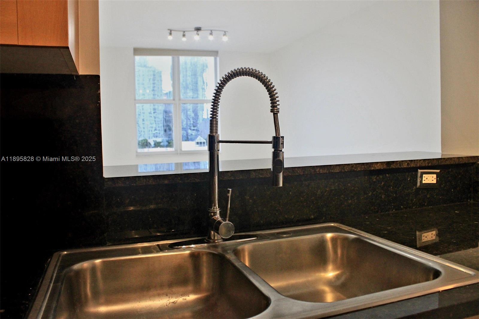 NURIVER LANDING CONDO - Residential Lease