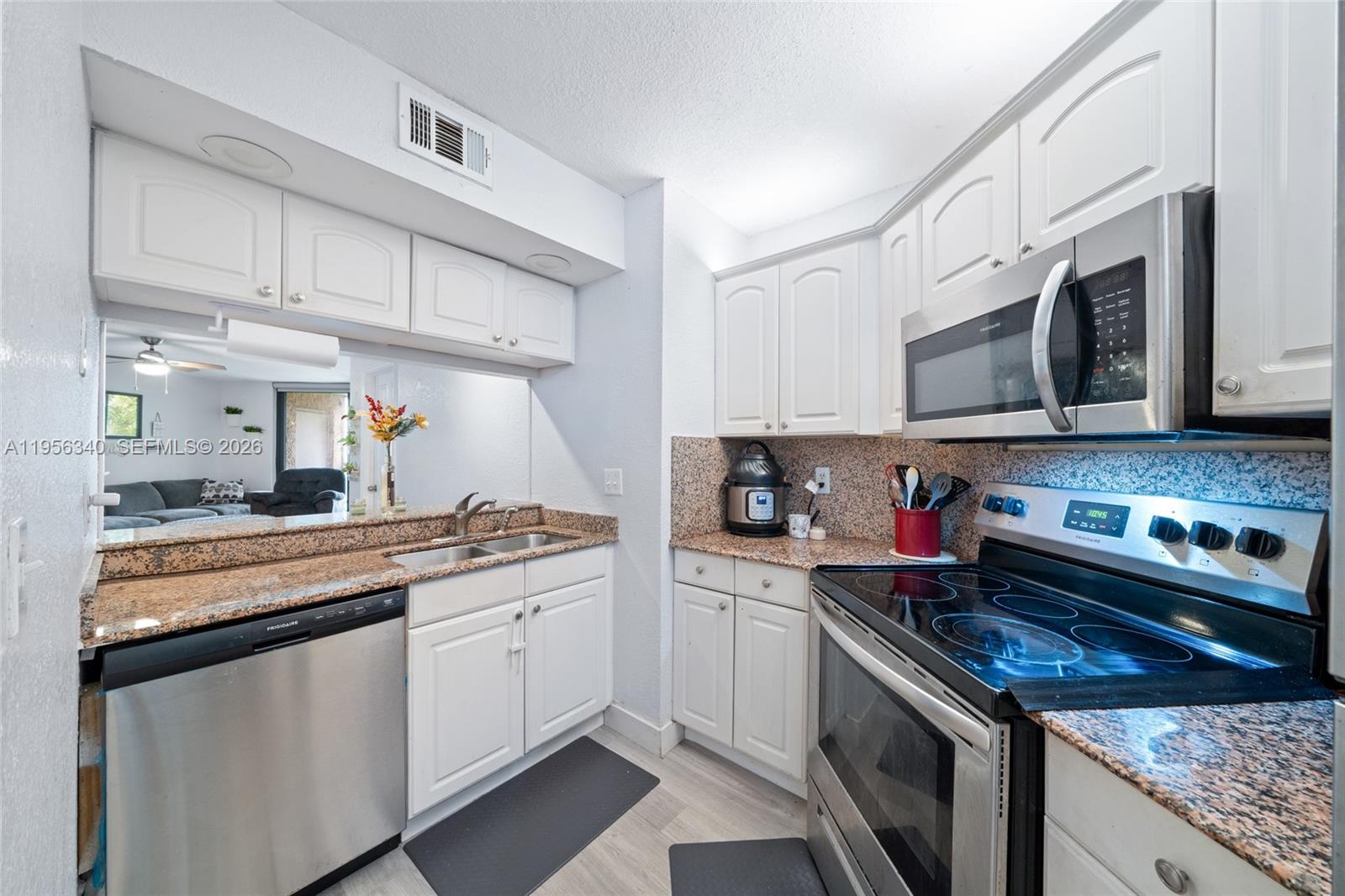 PLANTATION RACQUET CLUB - Residential