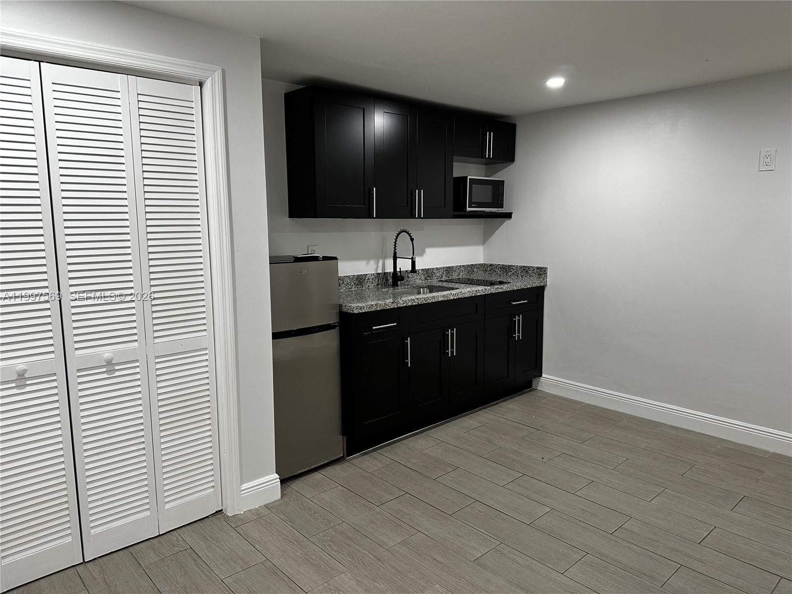 LAWN ACRES - Residential Lease