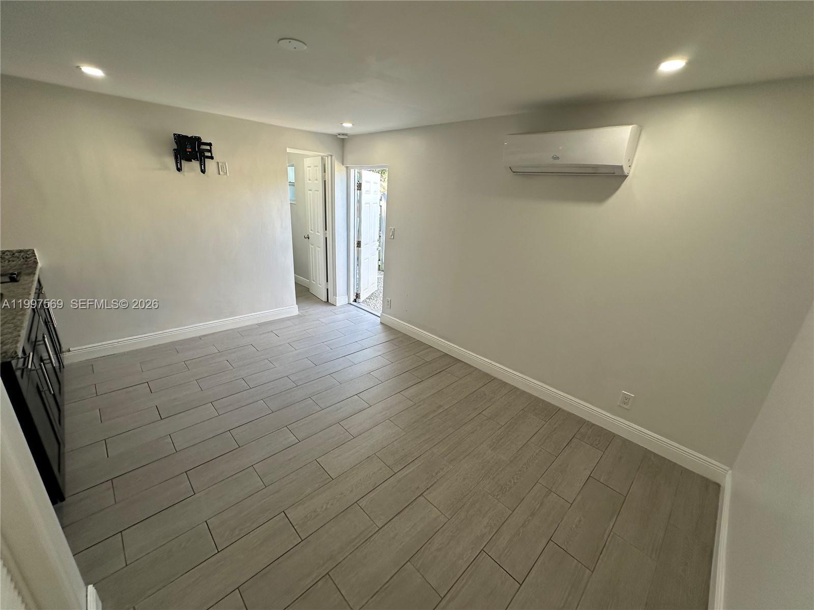 LAWN ACRES - Residential Lease