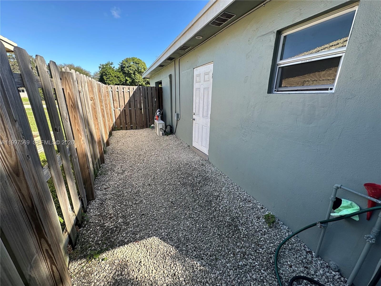 LAWN ACRES - Residential Lease