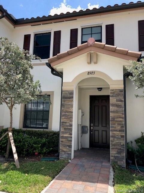 Beautiful Two Stories Villa. Spacious 2 Bedrooms 2.5 Bath, First floor tile, 2 floor carpet. Washer and Dryer inside unit. Aragon Community, Guarded 24 hours, gated community. Clubhouse, amenities and pool.