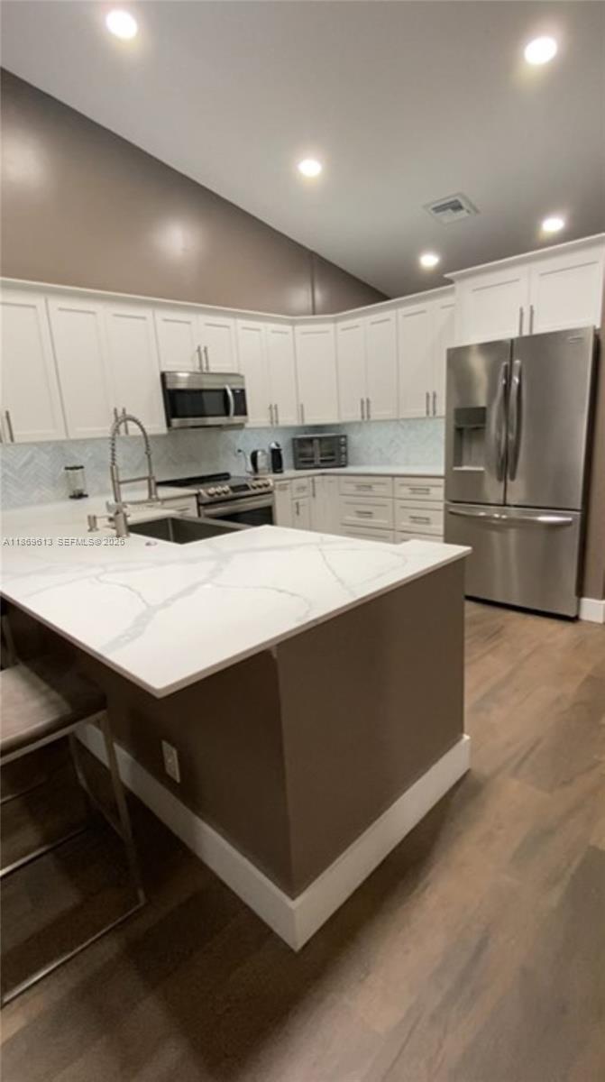 LANDINGS ON CYPRESS GREEN - Residential