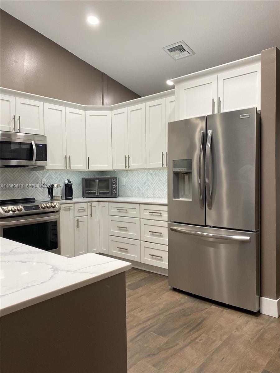 LANDINGS ON CYPRESS GREEN - Residential