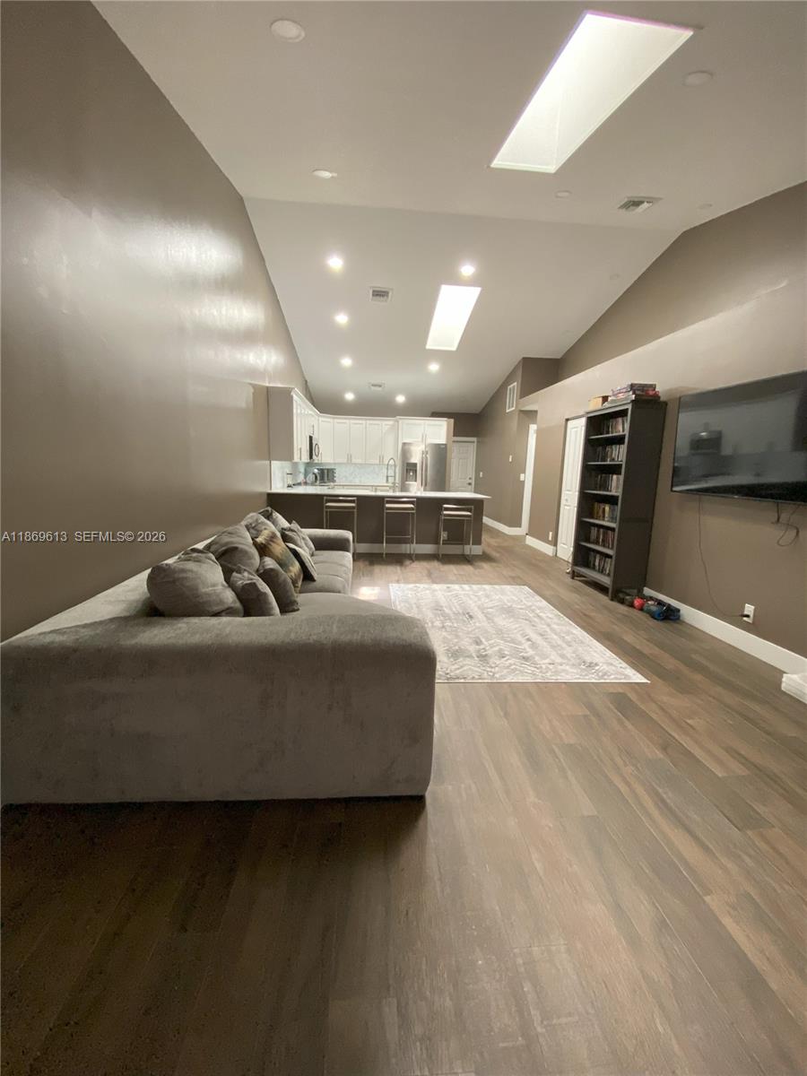 LANDINGS ON CYPRESS GREEN - Residential