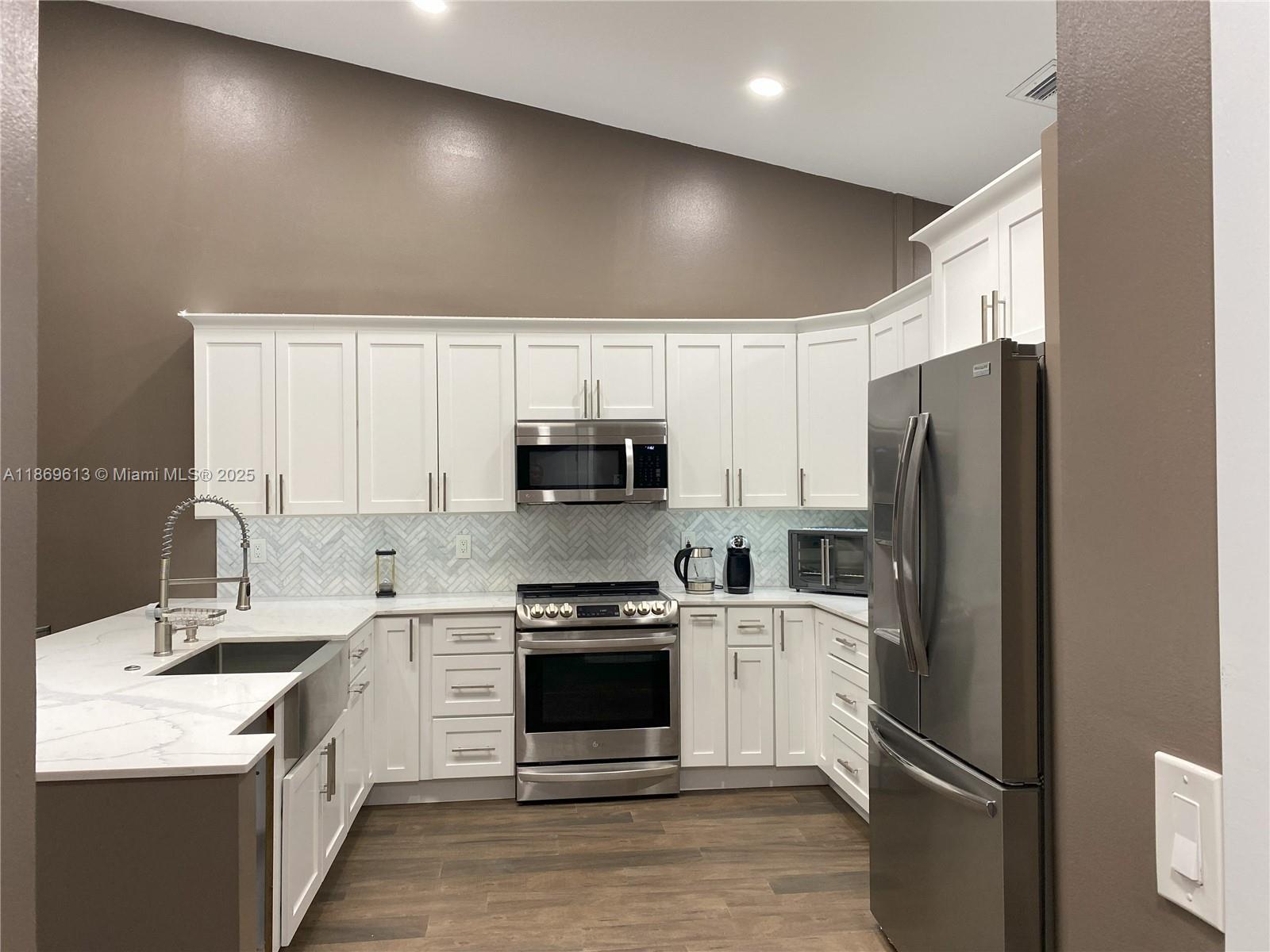 LANDINGS ON CYPRESS GREEN - Residential