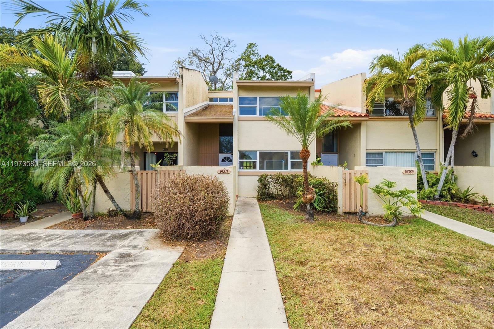 14371 Kendale Lakes Cir