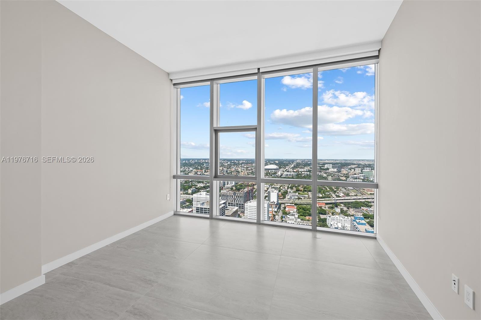 PARAMOUNT MIAMI WORLDCENT - Residential Lease