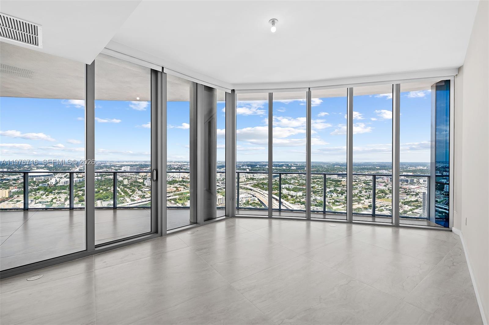 PARAMOUNT MIAMI WORLDCENT - Residential Lease