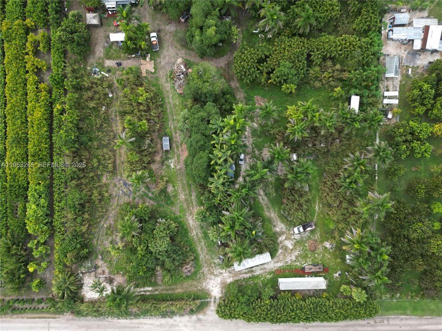 LAND FOR RENT in Homestead, excellent location in the heart of Homestead. This 2.5-acre property is ideal for farm or nursery use and offers great income potential. The land has electricity and water wells available, suitable for agricultural and recreational purposes. Ready to lease immediately.