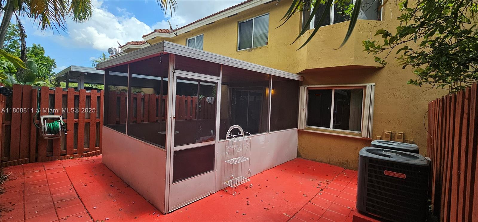 VISTA ALEGRE TOWNHOMES VI - Residential Lease
