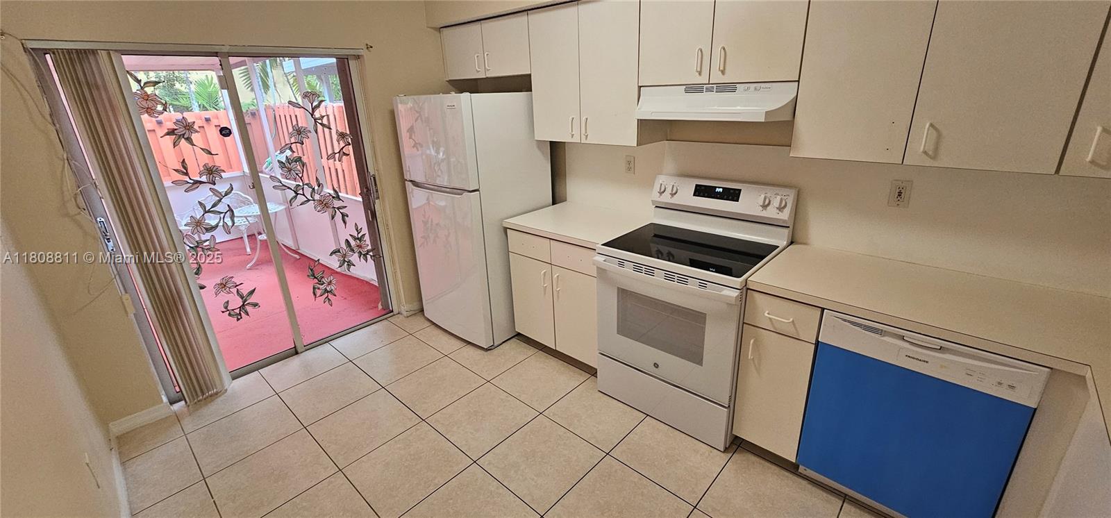 VISTA ALEGRE TOWNHOMES VI - Residential Lease