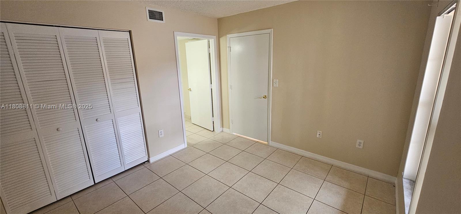 VISTA ALEGRE TOWNHOMES VI - Residential Lease
