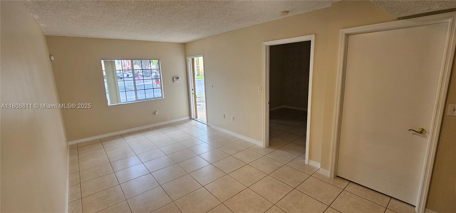 VISTA ALEGRE TOWNHOMES VI - Residential Lease