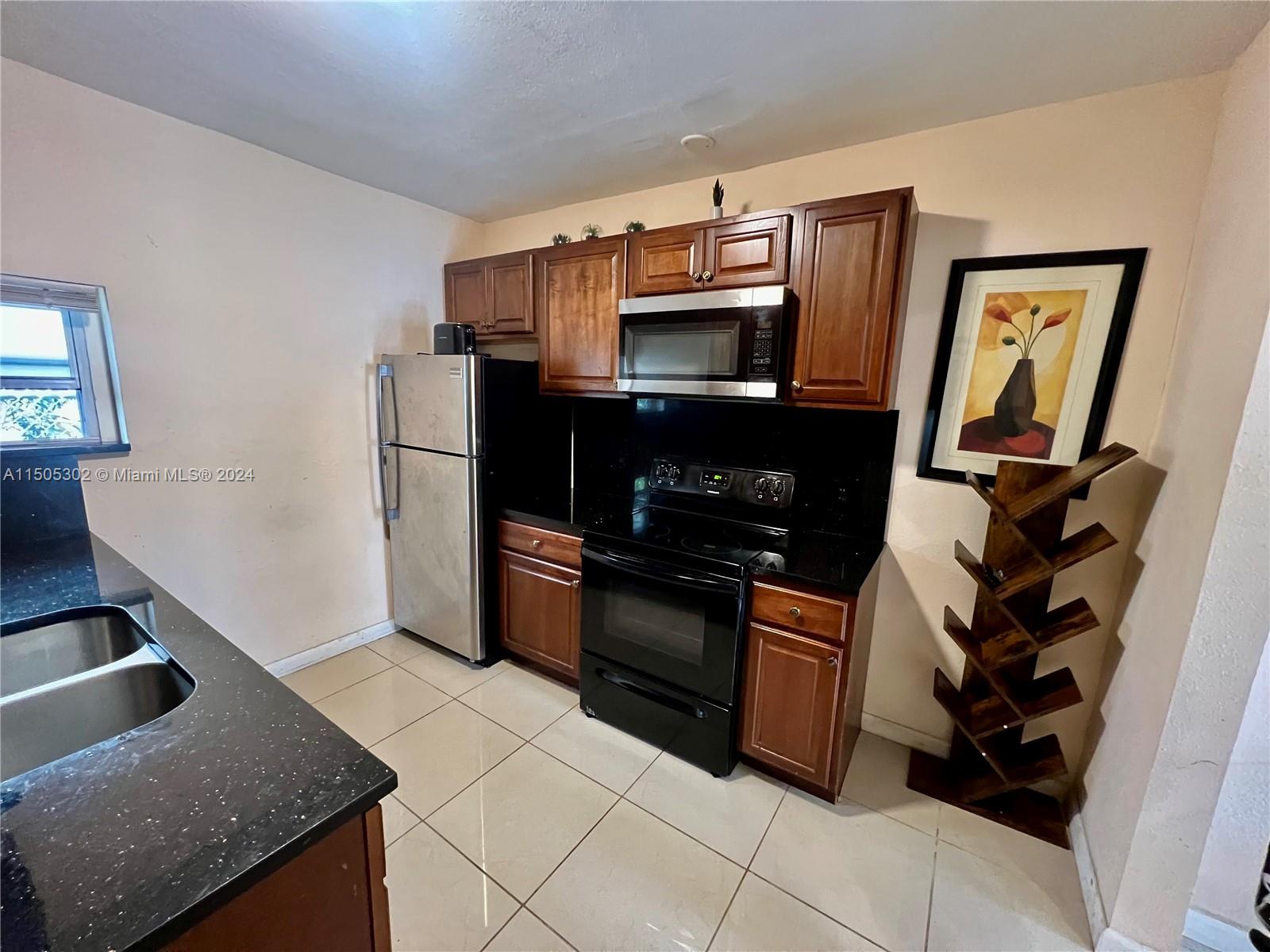 Photo 1 of 1719 Lincoln St 2, Hollywood, Florida, $1,650, Web #: 11505302