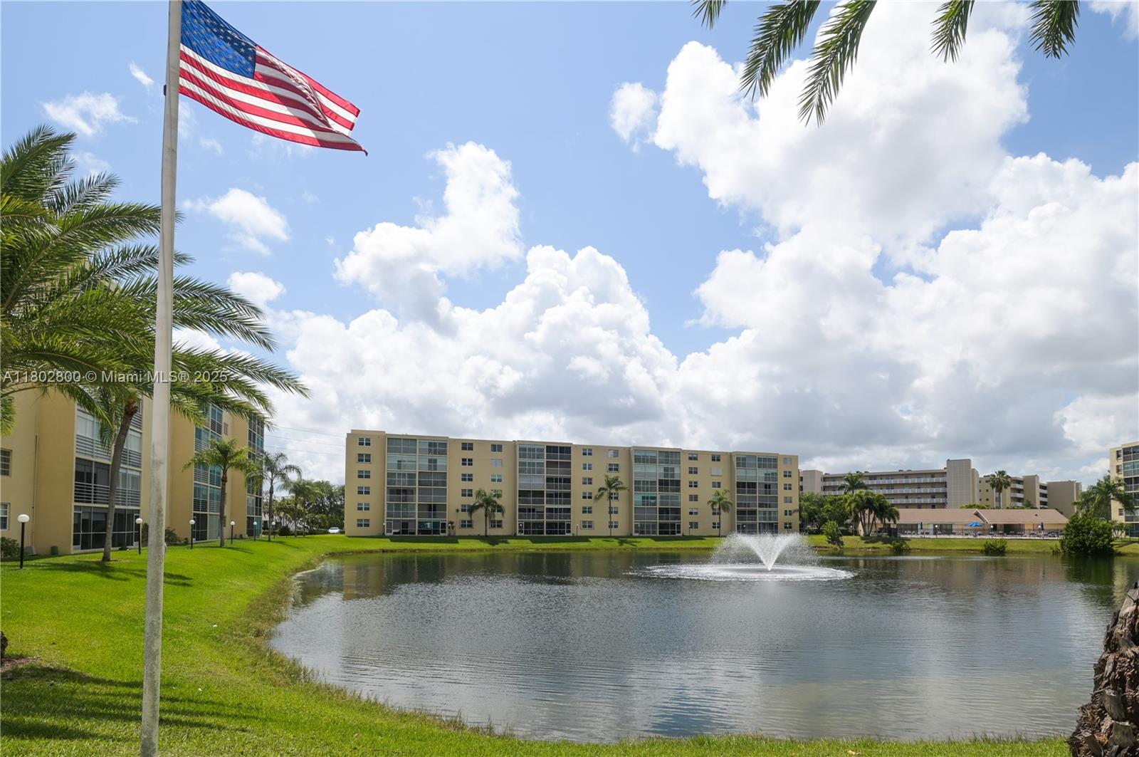 MEADOWBROOK LAKES VIEW CO - Residential