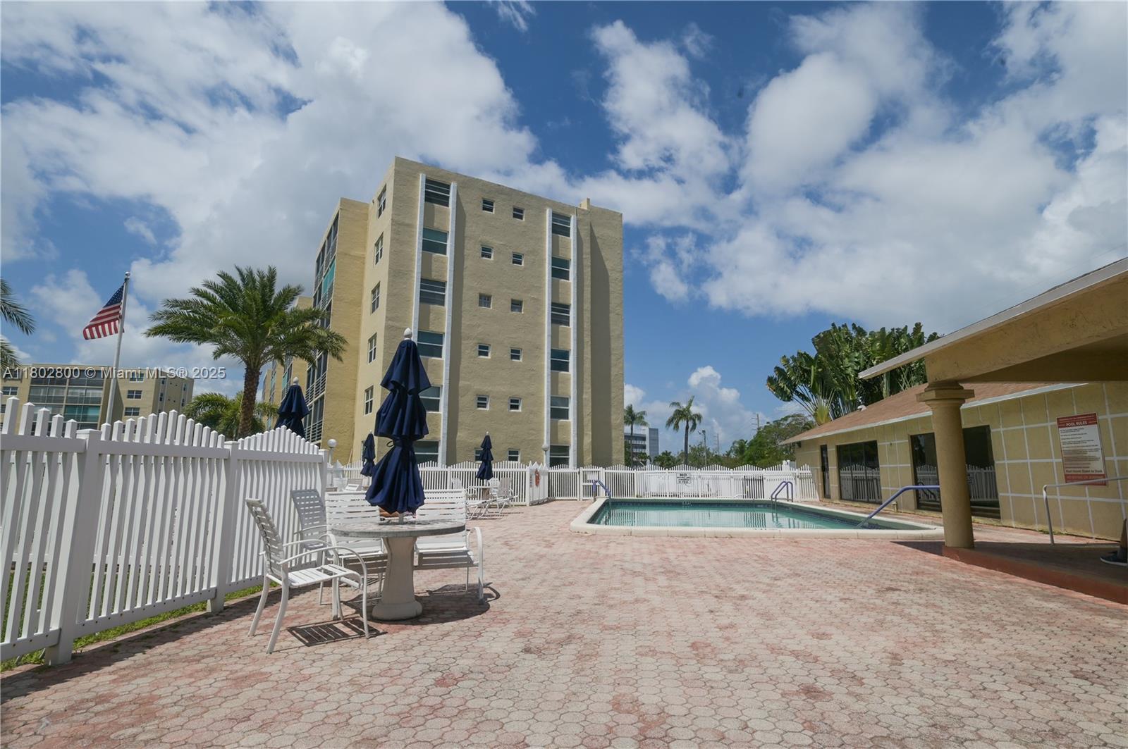 MEADOWBROOK LAKES VIEW CO - Residential