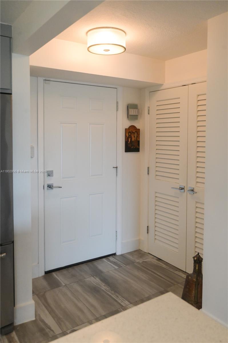 MEADOWBROOK LAKES VIEW CO - Residential