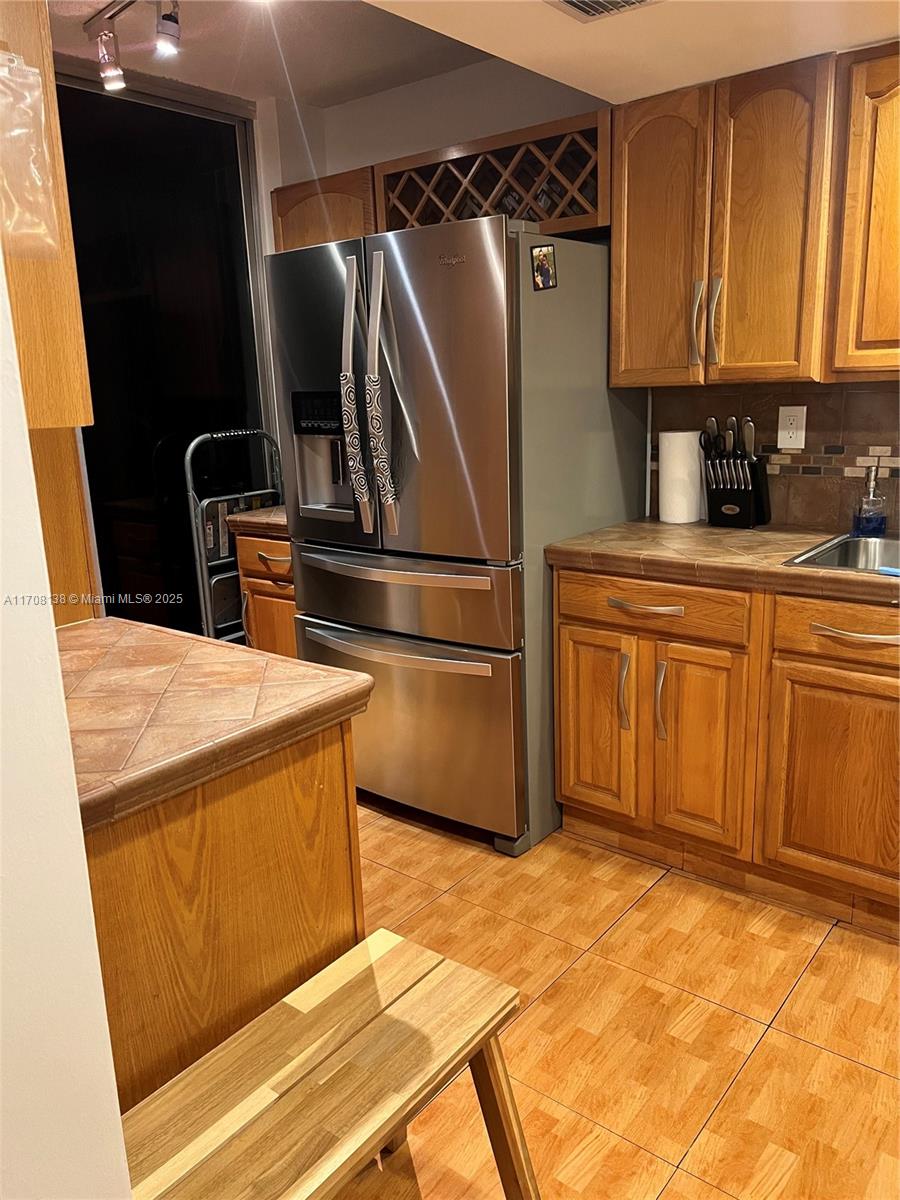 GREYNOLDS PARK CLUB CONDO - Residential