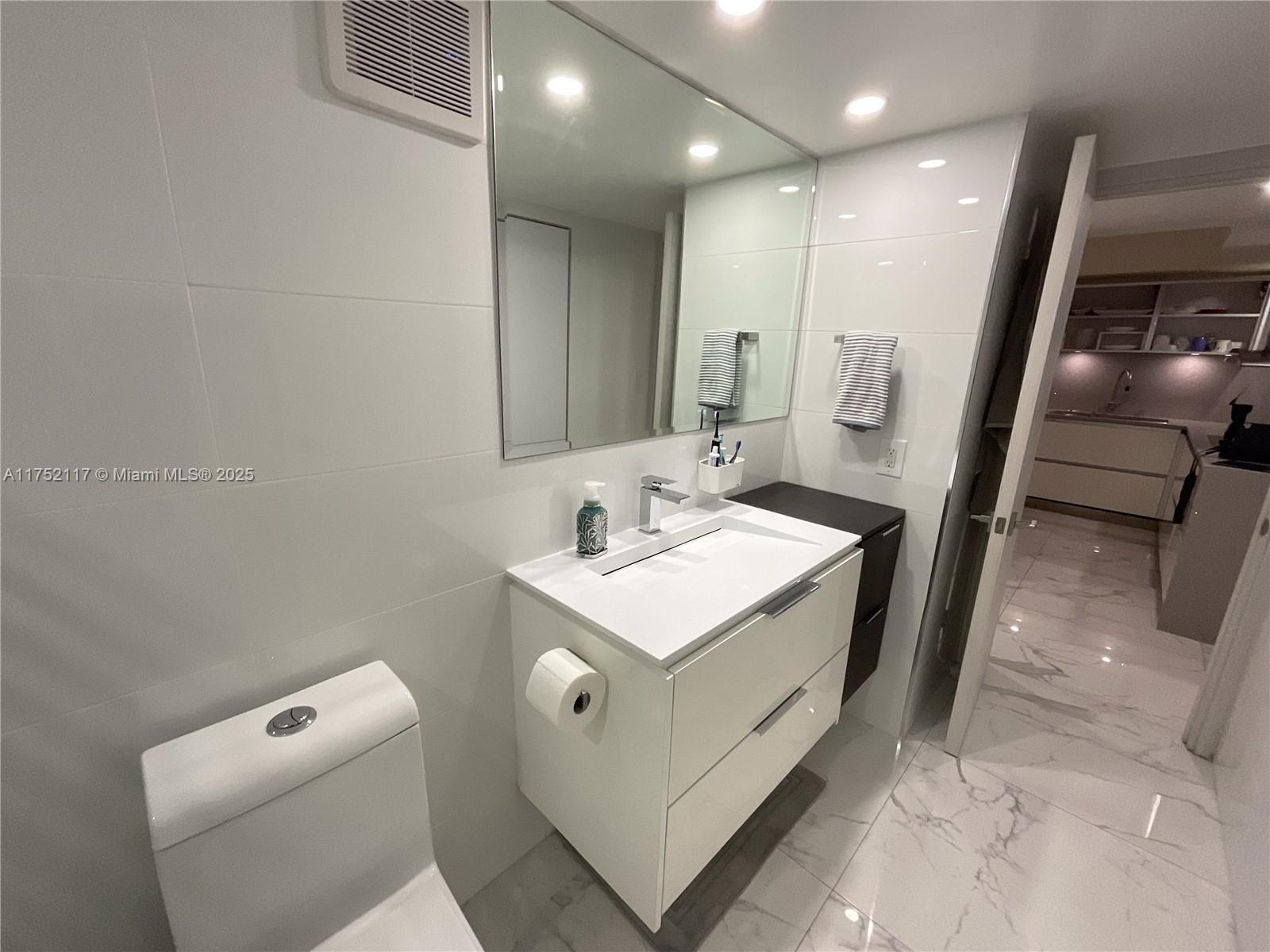 BUCKLEY TOWERS CONDO - EA - Residential