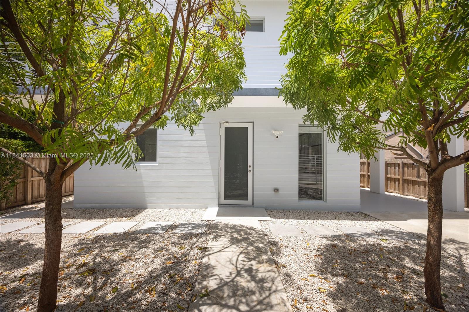 New construction rental in the heart of Coconut Grove! This spacious 5-bedroom, 4-bathroom home offers modern
finishes, open-concept living, and high ceilings throughout. Enjoy a thoughtfully designed layout with a gourmet
kitchen, luxurious primary suite, and ample natural light. Located just minutes from Downtown Coconut Grove,
Coral Gables, and Brickell, this home provides the perfect blend of comfort, style, and convenience. Ideal for
families or professionals seeking upscale living in one of Miami’s most desirable neighborhoods.
