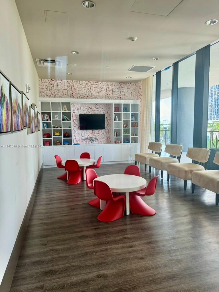 5252 PASEO CONDO - Residential