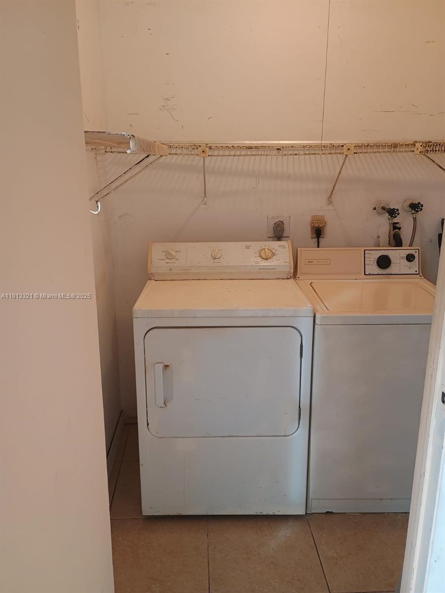 KINGS POINT BURGUNDY COND - Residential