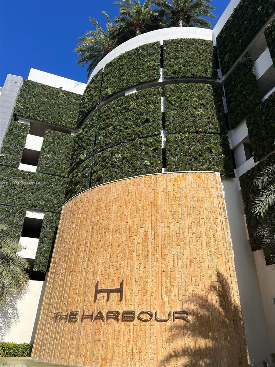 THE HARBOUR NORTH CONDO - Residential Lease