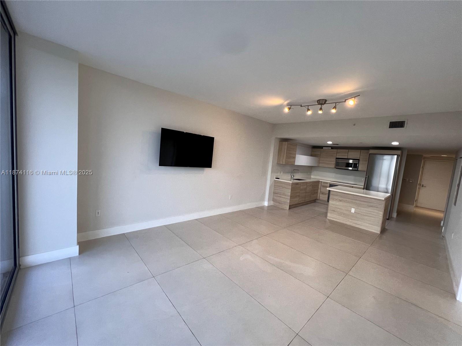 THE HARBOUR NORTH CONDO - Residential Lease
