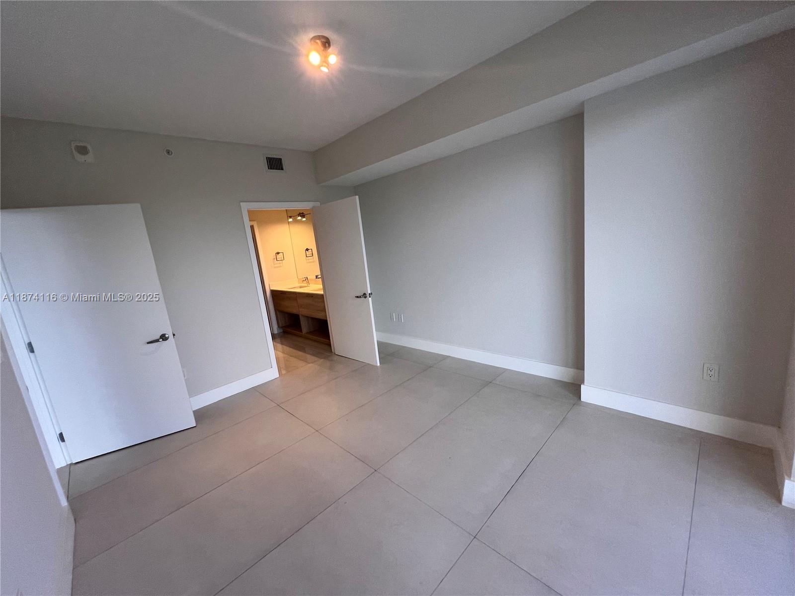 THE HARBOUR NORTH CONDO - Residential Lease