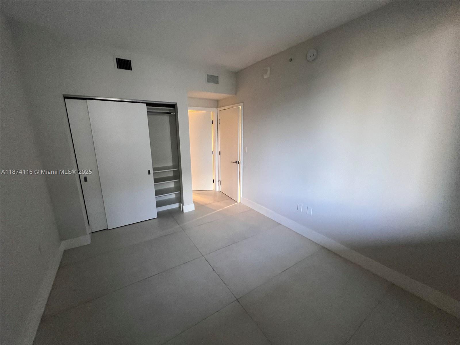 THE HARBOUR NORTH CONDO - Residential Lease