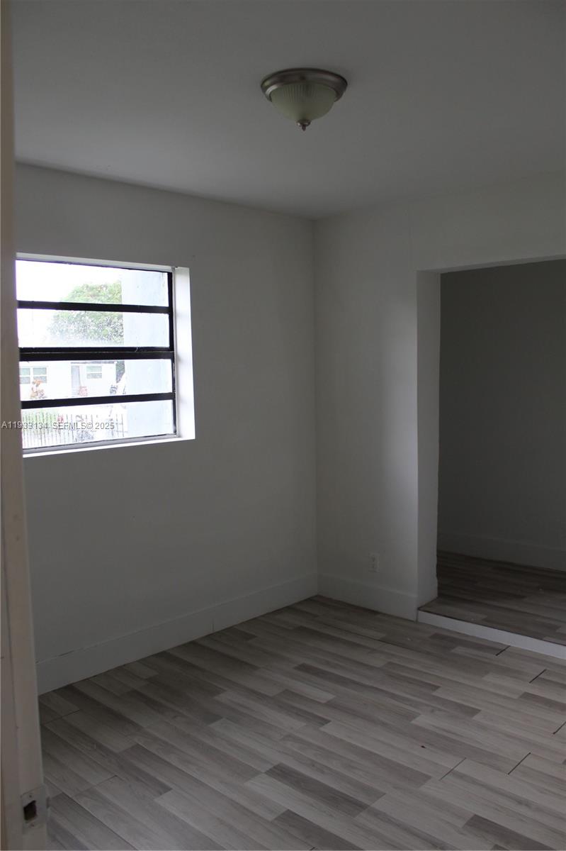 PALM LANE VILLA NO 4 - Residential Lease