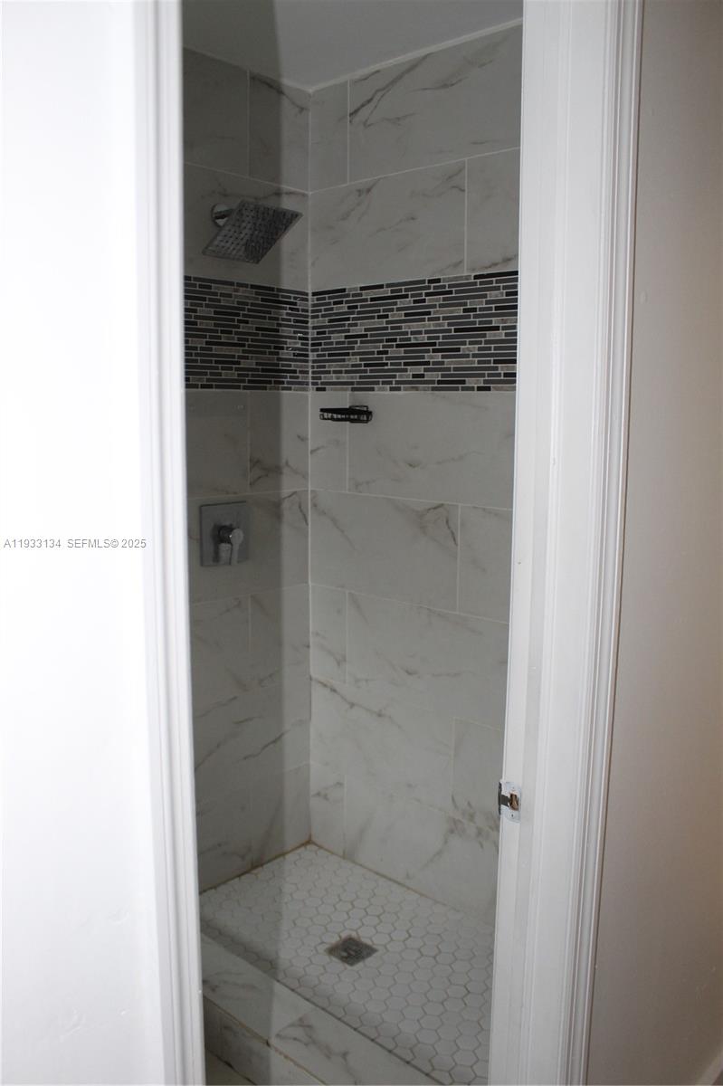 PALM LANE VILLA NO 4 - Residential Lease