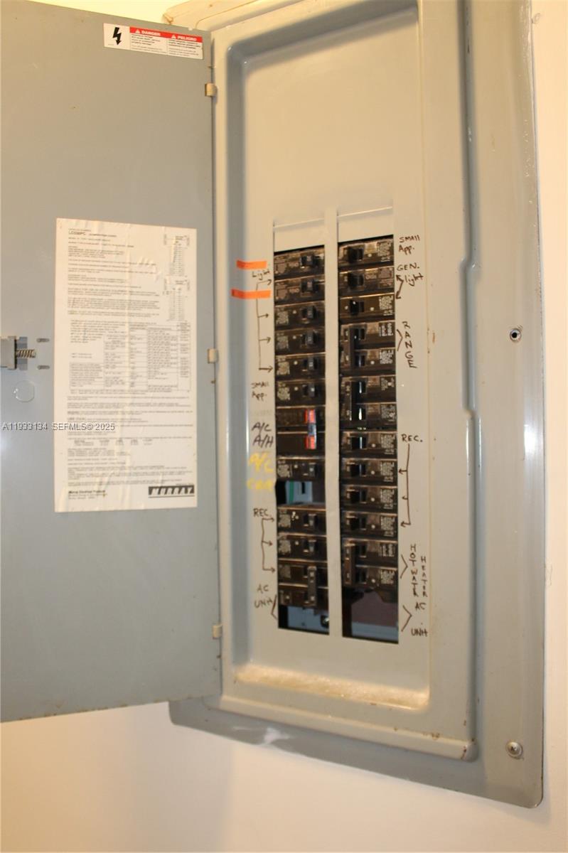 PALM LANE VILLA NO 4 - Residential Lease