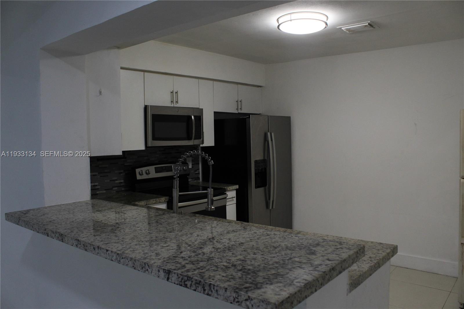 PALM LANE VILLA NO 4 - Residential Lease