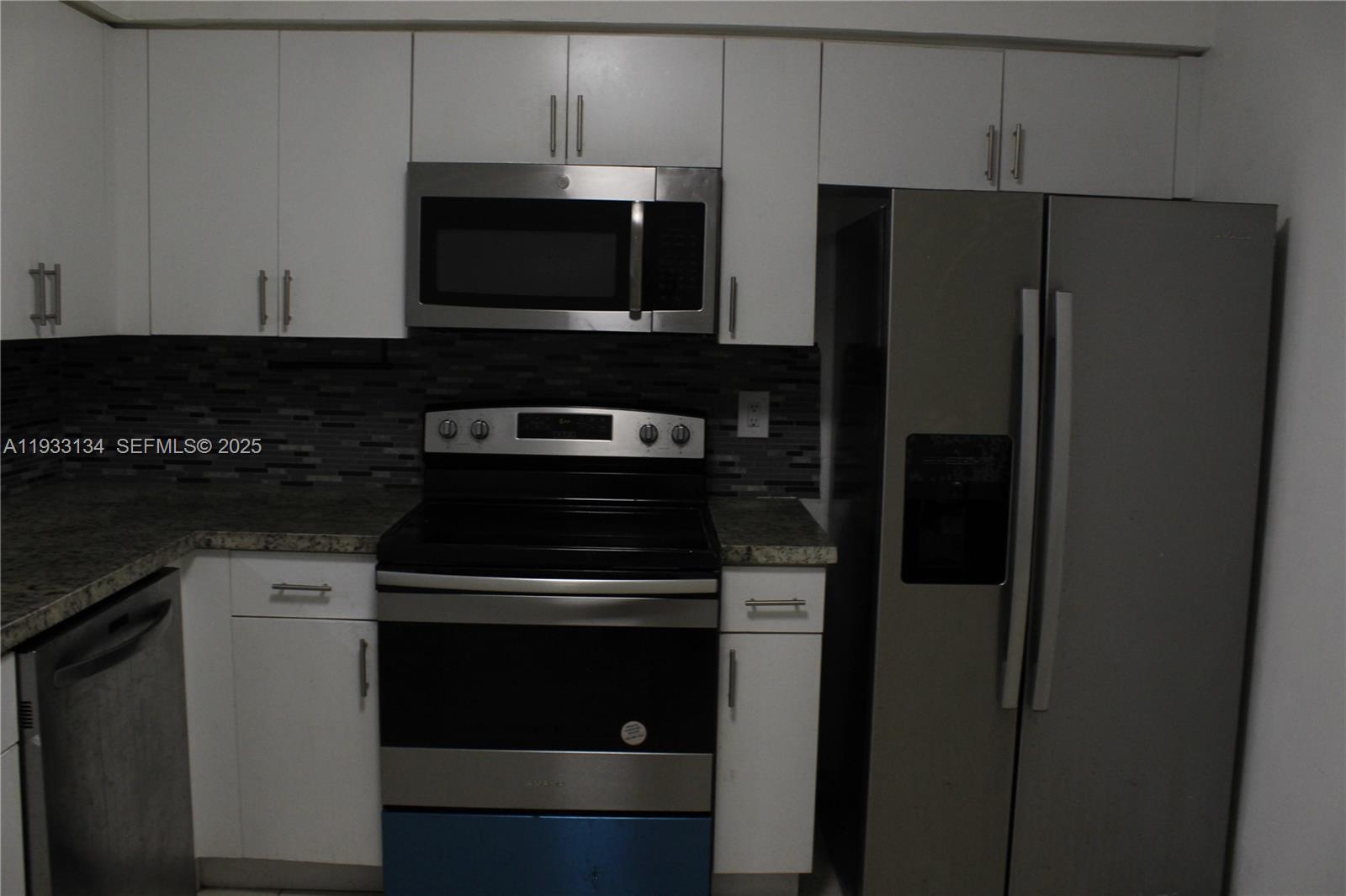 PALM LANE VILLA NO 4 - Residential Lease