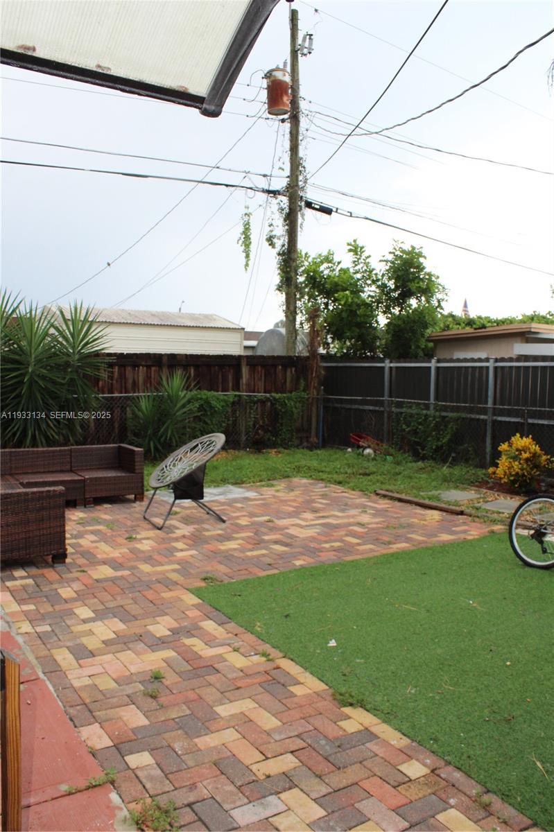 PALM LANE VILLA NO 4 - Residential Lease