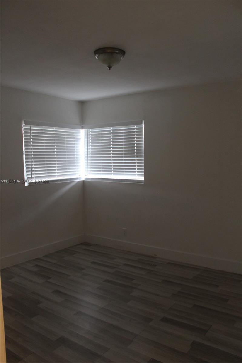 PALM LANE VILLA NO 4 - Residential Lease