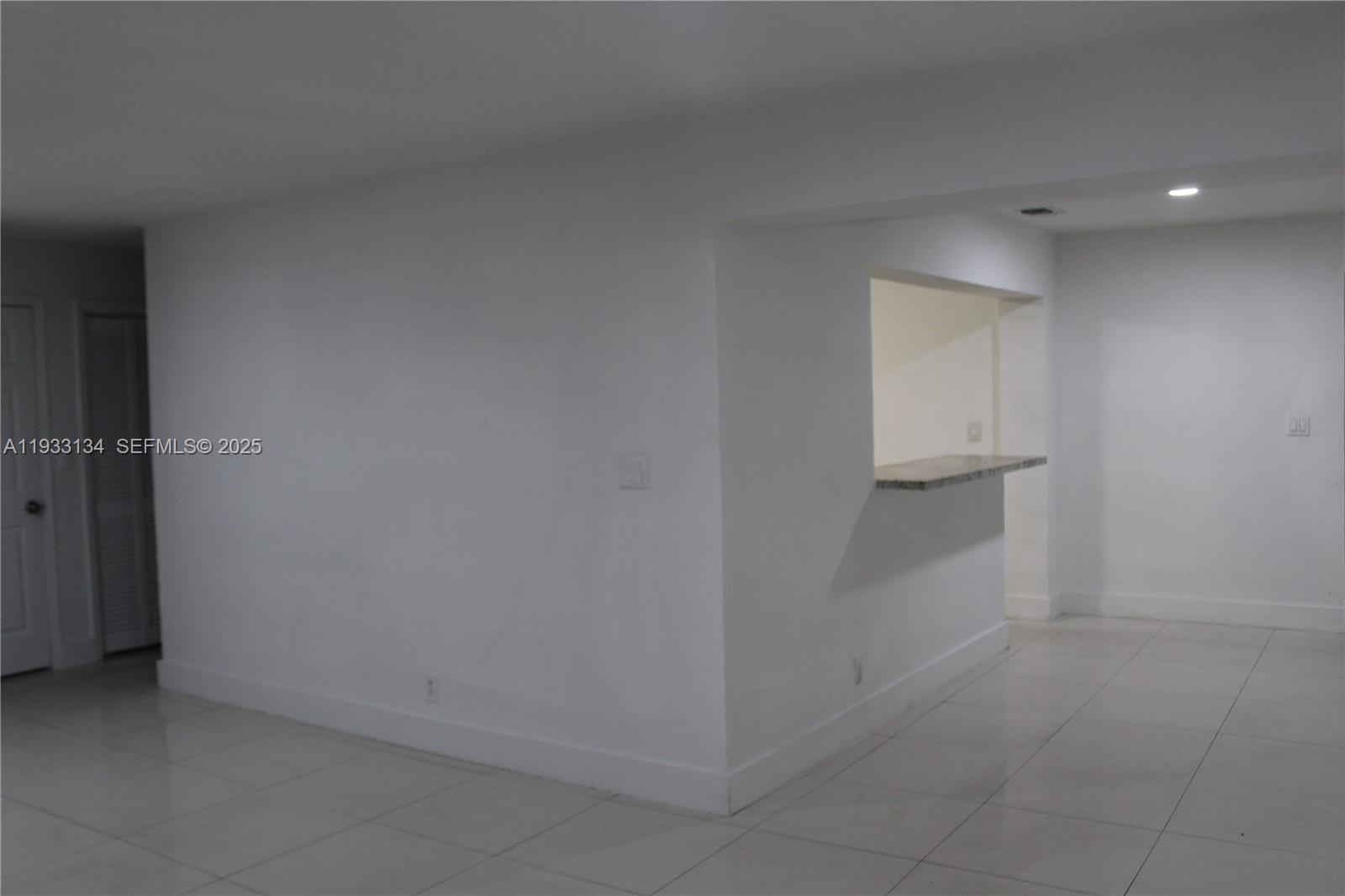 PALM LANE VILLA NO 4 - Residential Lease