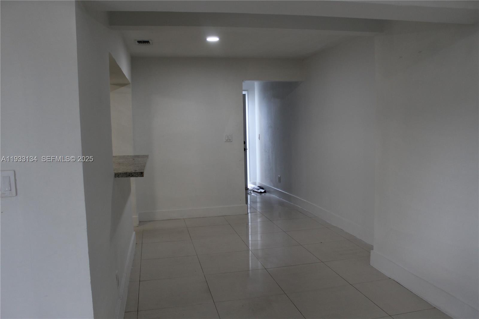 PALM LANE VILLA NO 4 - Residential Lease