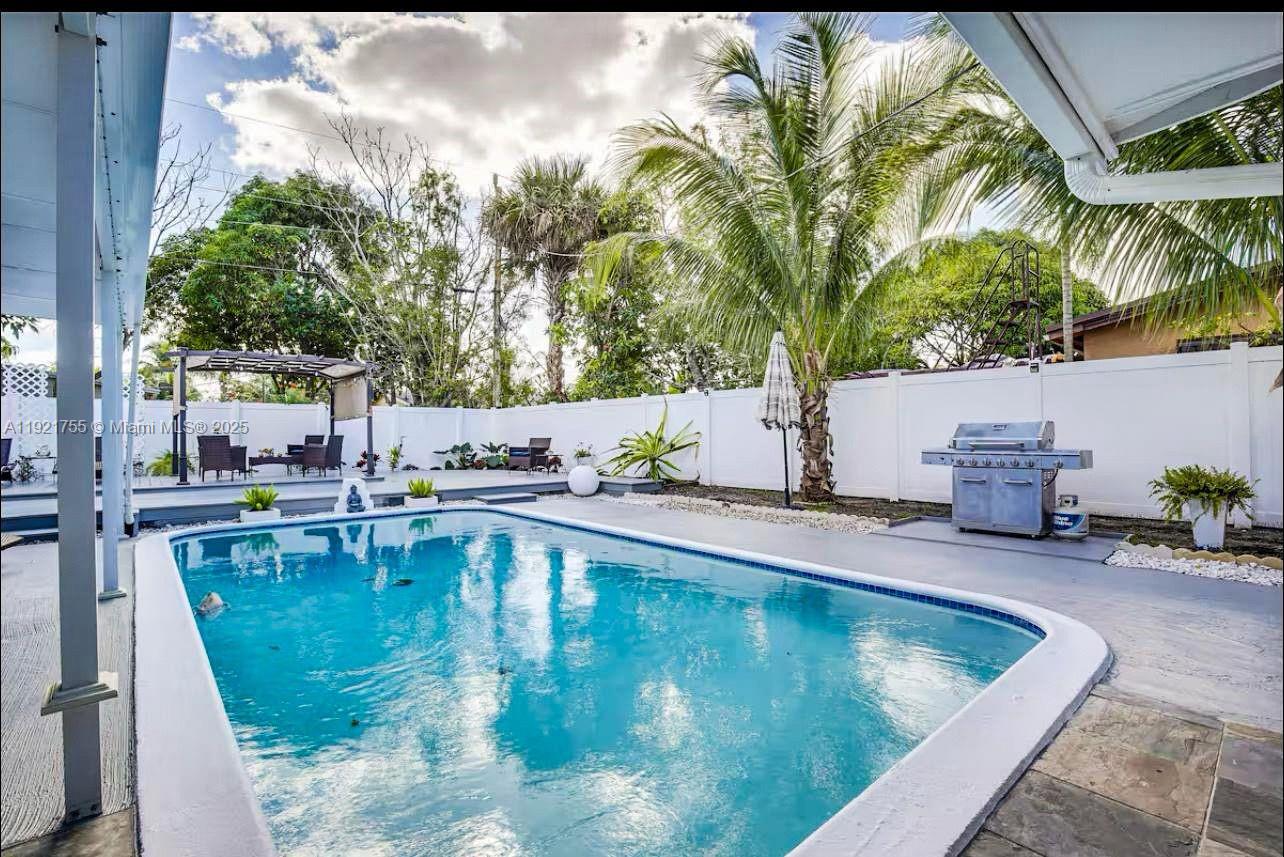 LAUDERDALE LAKES WEST GAT - Residential