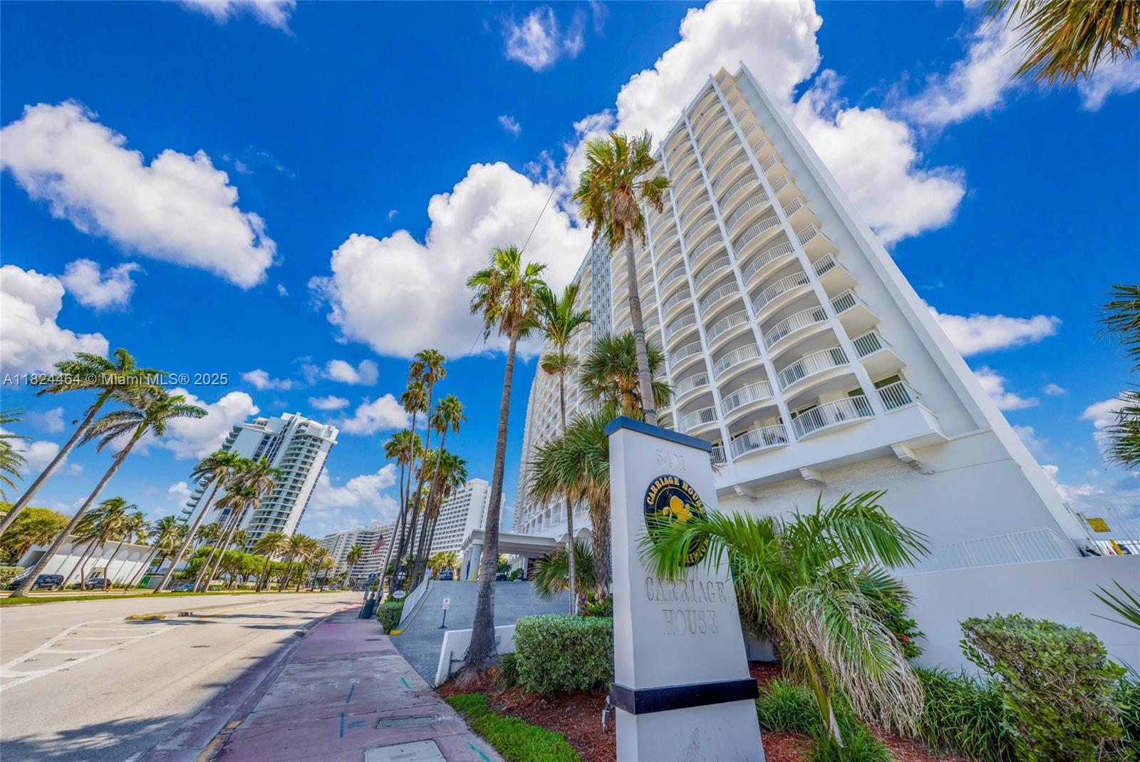 5401 Collins Ave 419